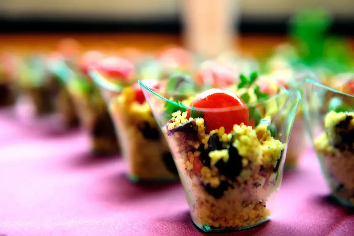 Bicchierini di cous cous con verdure