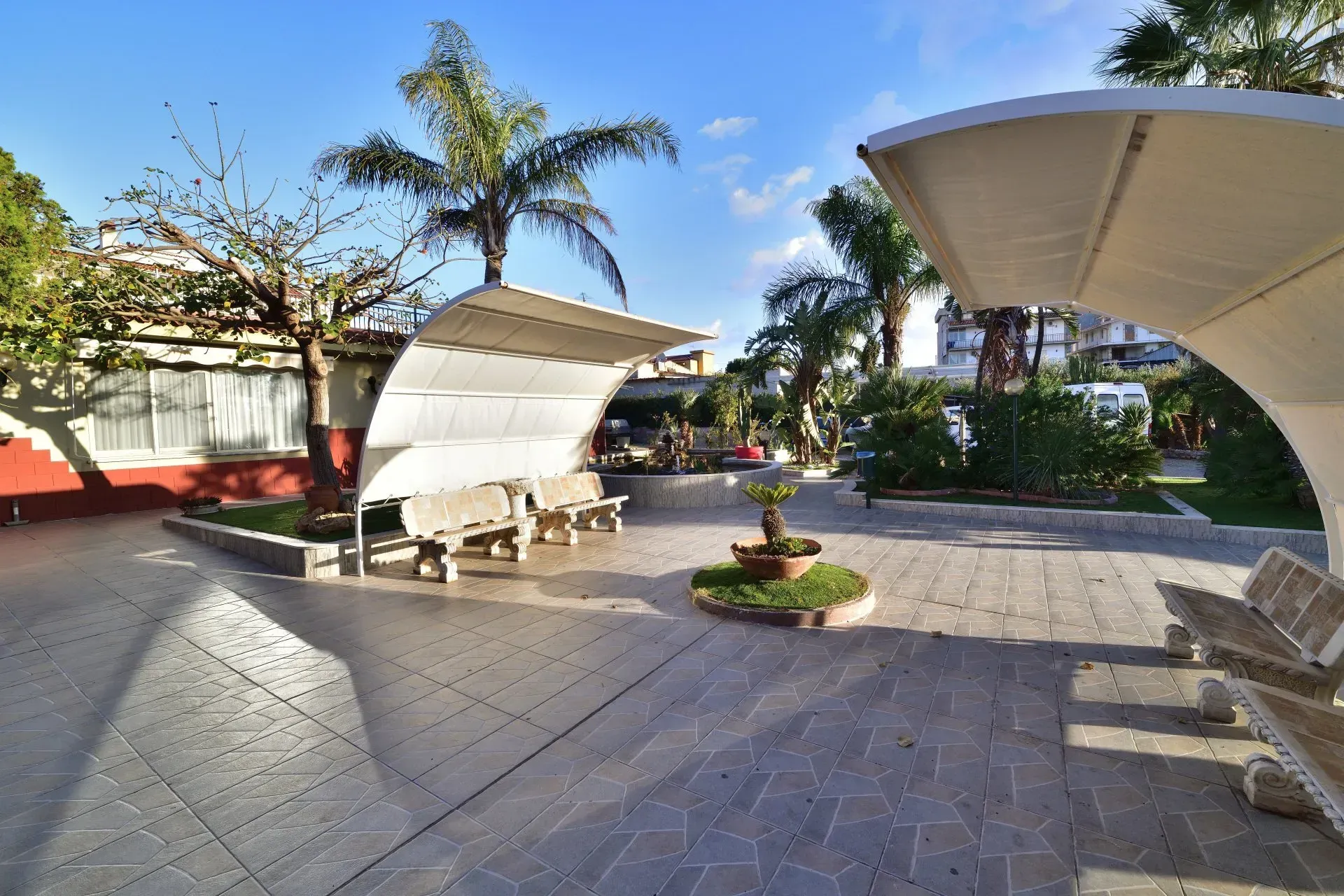 Il gazebo nel giardino attrezzato